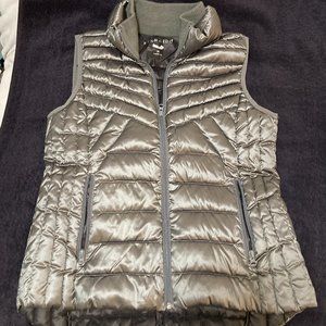 Bernardo Metallic Gray / Silver Packable Goose Down Puffer Vest